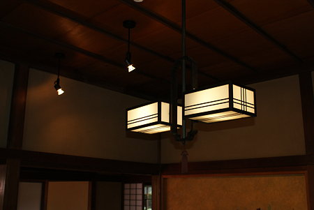 山本亭　電灯