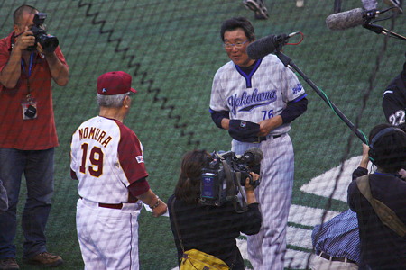 楽天野村監督と横浜田代監督代行