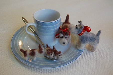 フェルト で作る 犬たち
