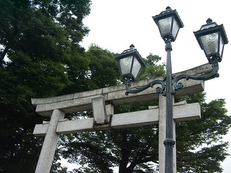 多賀神社鳥居と洋灯