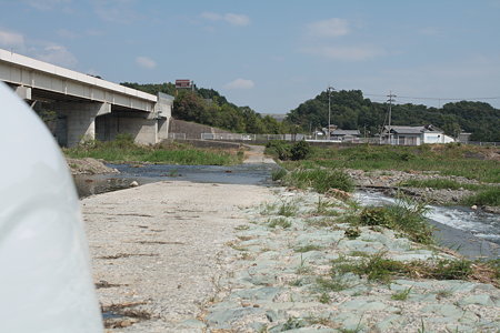 川中の道