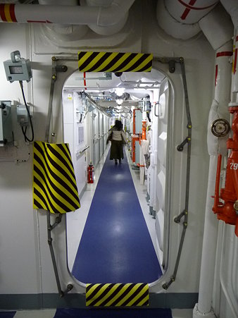 091024-ひゅうが 艦橋内 (5)