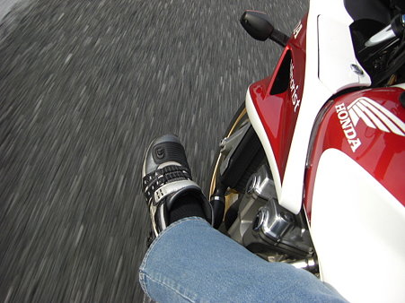 スライダーへ足乗せ・・・ラックチン