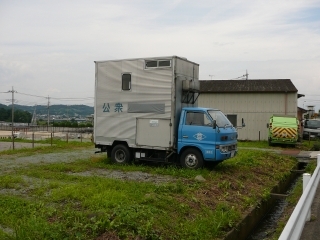 何のトラック?