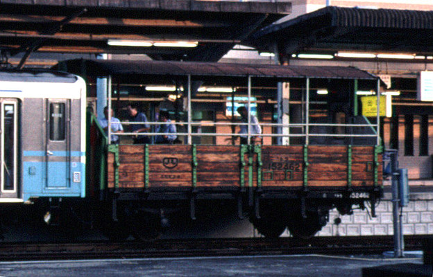 JR宇和島駅のトロッコ列車(コトラ152462，1998/10/4)(s111/14a)