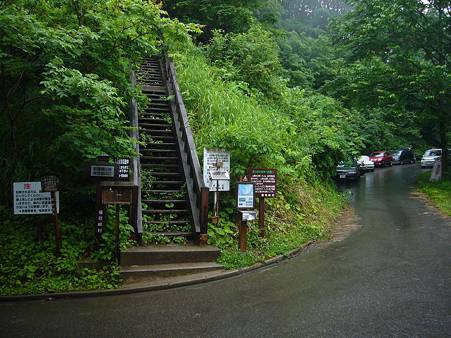 会津駒ケ岳 登山口の階段